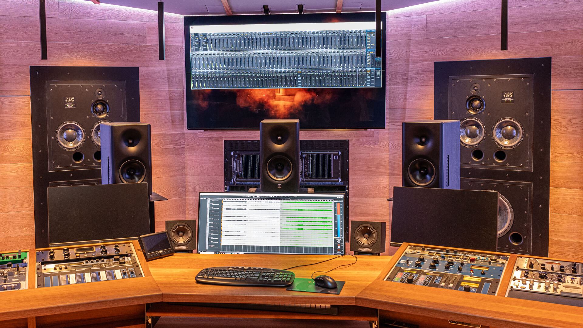 Floor 4 Studio by Timo Klemm